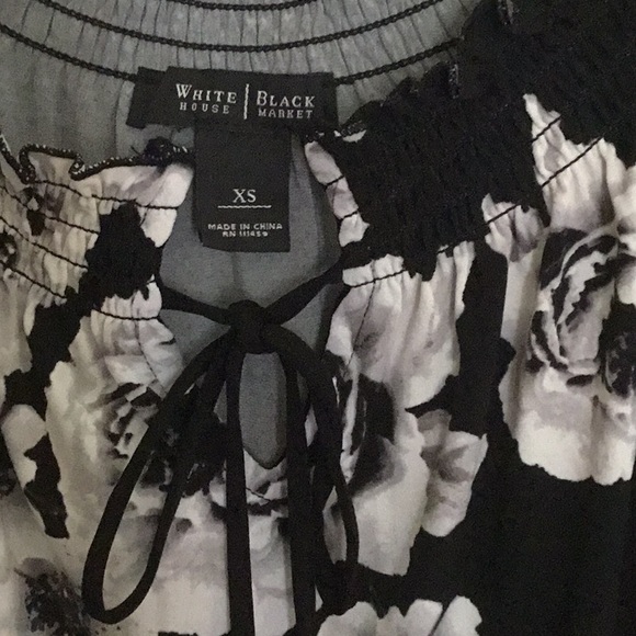 ⬇️LAST CHANCE⬇️ White House Black Market XS Black and Floral Tunic NWOT - Picture 2 of 6